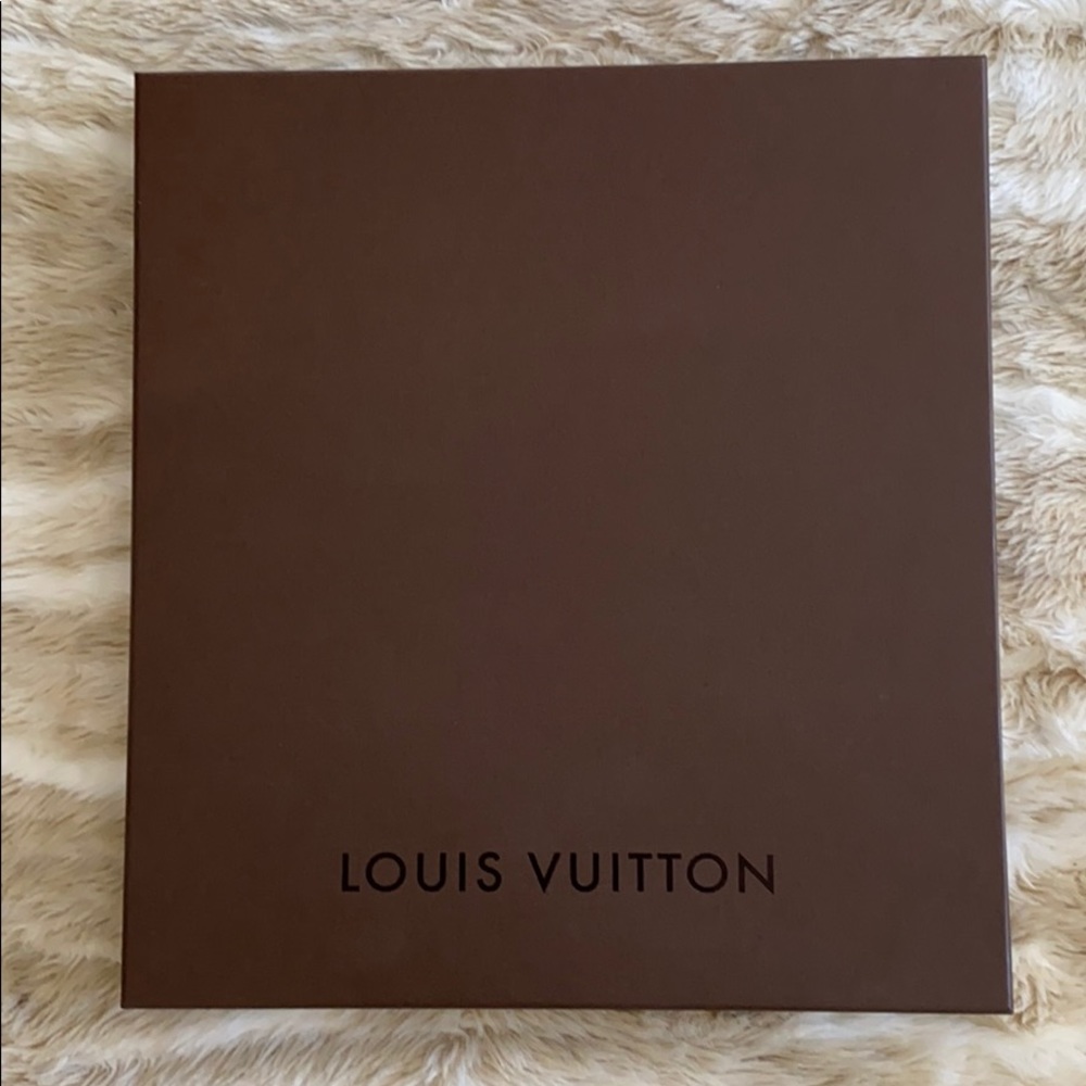 Excellent condition Louis Vuitton box.
